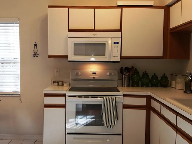 830 Cave Hollow Ln — Photo 5