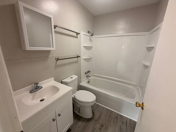 4th image of 812 Douglas Dr #B
