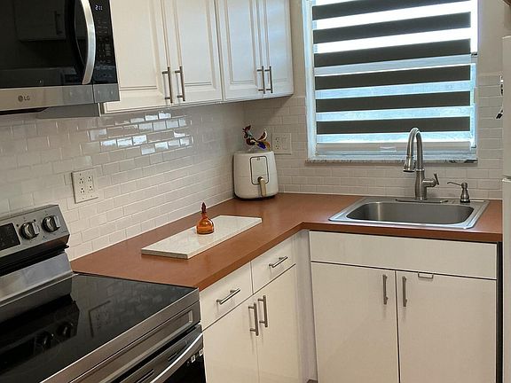 3rd image of 2720 N Pine Island Road #305