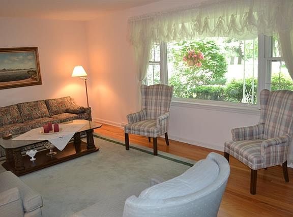 2nd image of 19 Rivercrest Dr