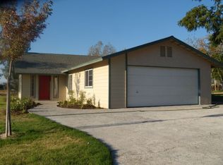12118 E Los Altos Ave, Clovis, CA 93619