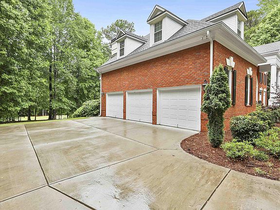 3rd image of 300 Birkdale Dr