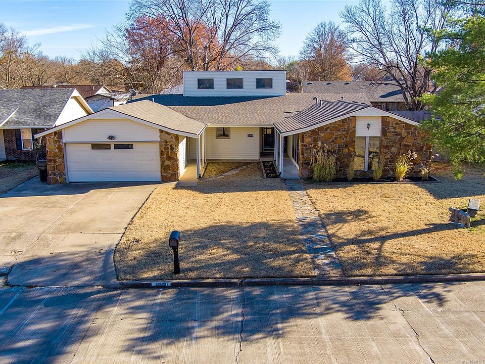 1st image of 2560 Highwood Dr