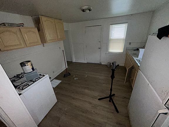 5th image of 123 Cady St #1