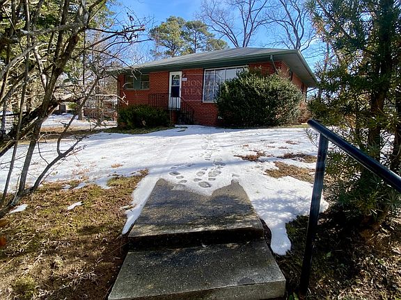 3rd image of 2201 Mendota Dr
