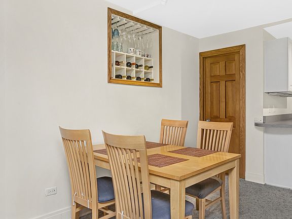 4th image of 1041 W Belden Ave #B-d