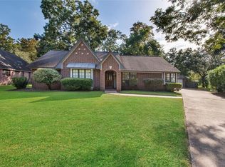 321 Juniper St, Lake Jackson, TX 77566