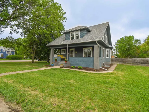 310 N Maple St W, Beresford, SD 57004