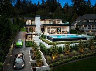 449 Hillcrest St, West Vancouver, BC V7V 2L8