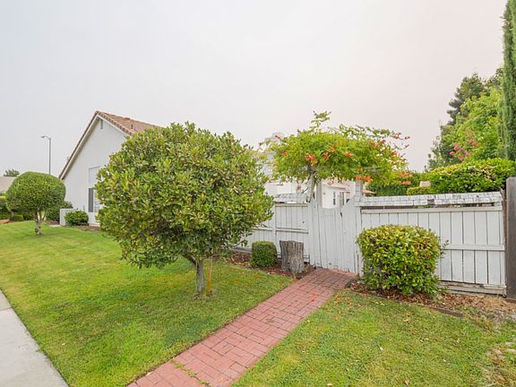 3rd image of 1386 Jamie Dr