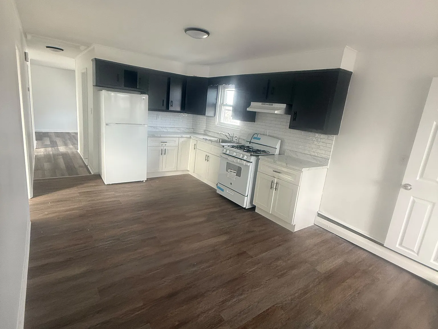 3 bed, $2,000 — Photo 1