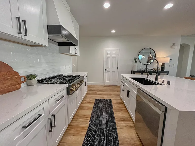 5620 Akula Bay St — Photo 2