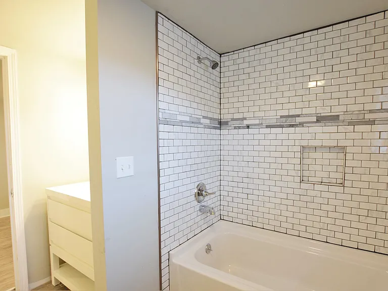 1002 N Aurora St — Photo 57