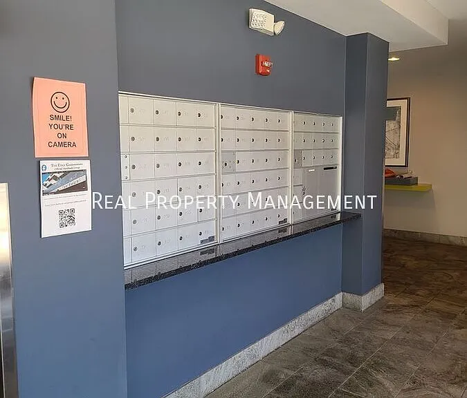 1902 N Commerce St #307 — Photo 5