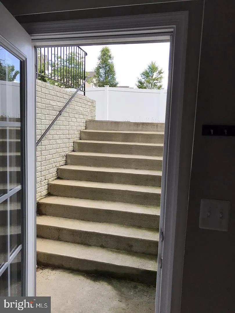 1 bed, 1.0 bath, 2708 sqft, $1,299 — Photo 4