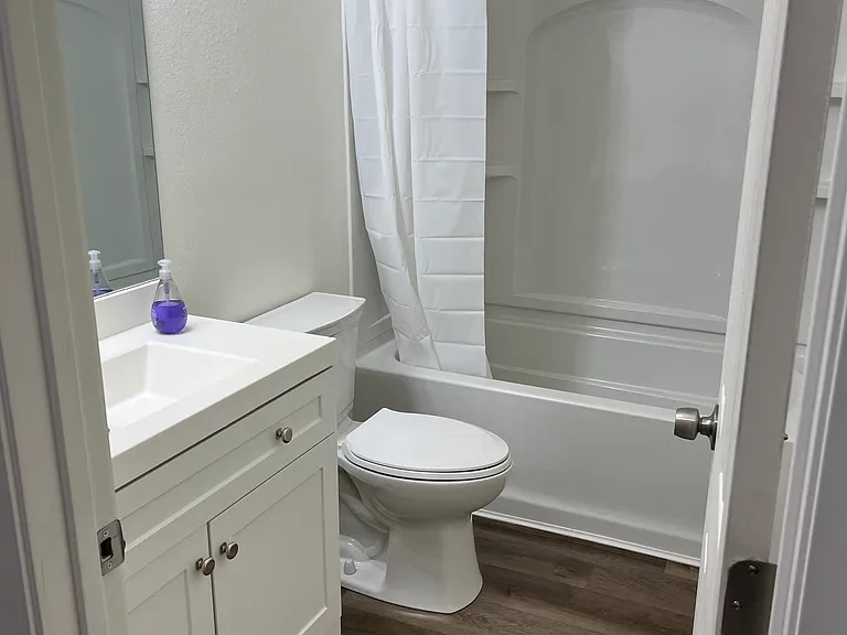 221 Bank St #3 — Photo 4