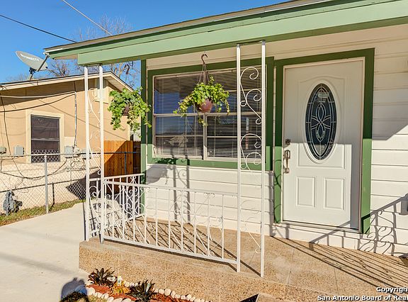5th image of 334 La Gloria St