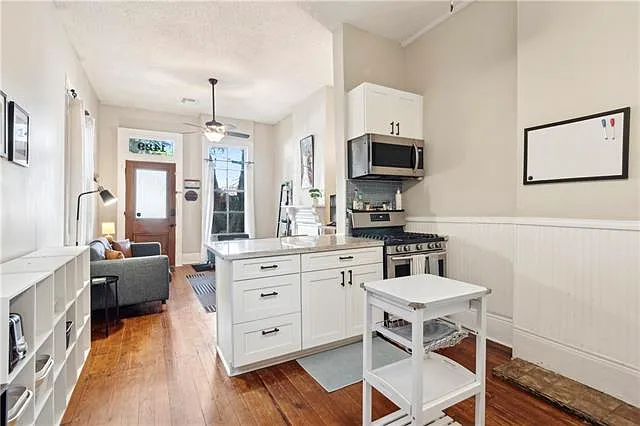 2 bed, 2.0 bath, 918 sqft, $2,350 — Photo 3
