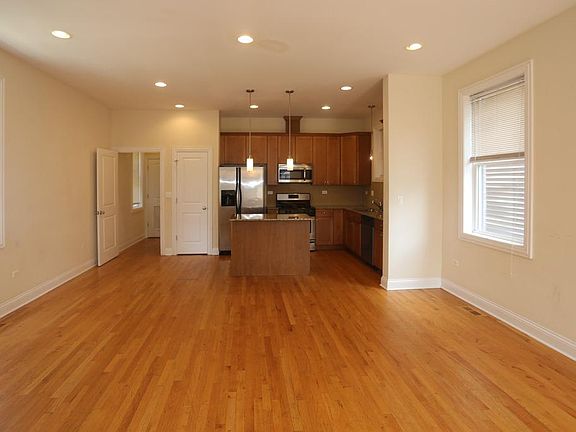2nd image of 1039 W Newport Ave #1FF