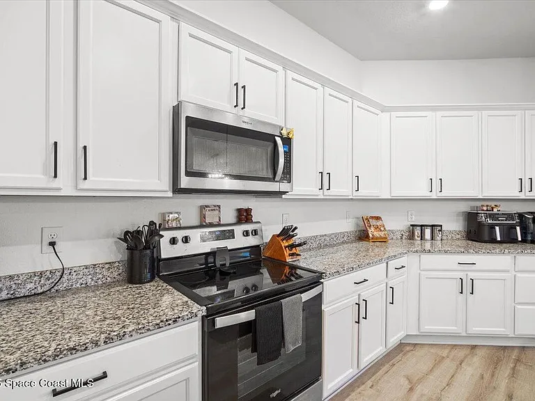 527 Glaspell Cir SE — Photo 13