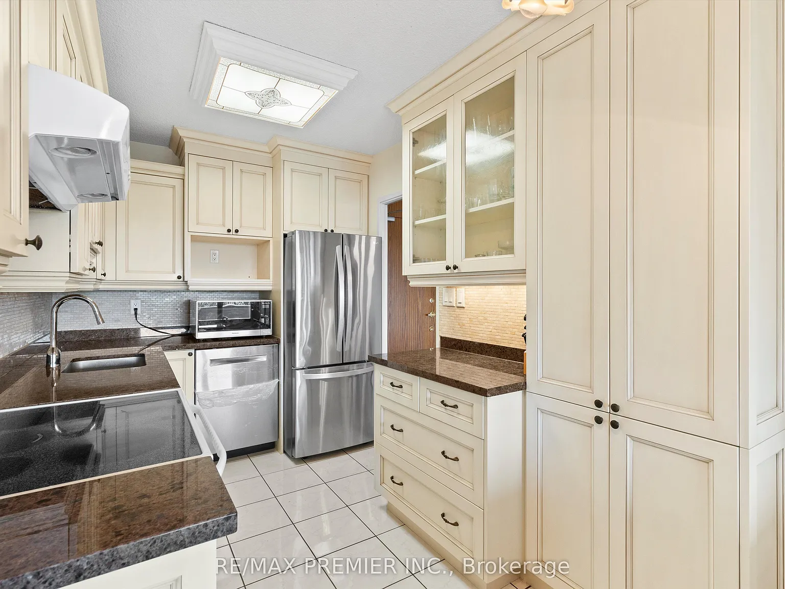 3 bed, $3,500 — Photo 3