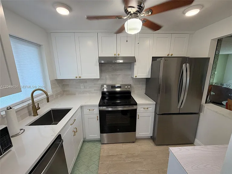 8135 Sunrise Lakes Blvd #210 — Photo 6