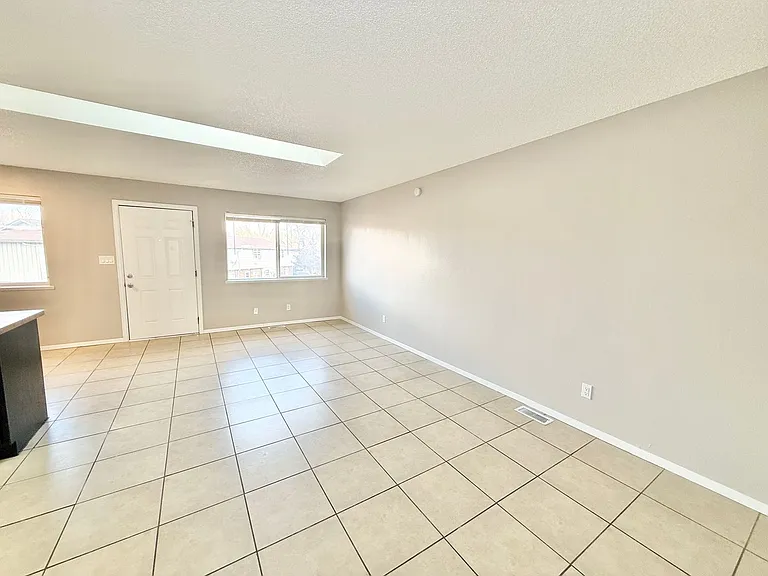 918-922 Teal Ct. — Photo 7