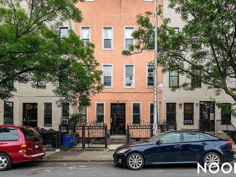 86 Menahan St #1R — Photo 22