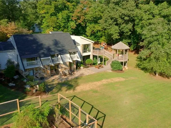 4420 Robinhood Rd, Pfafftown, NC 27106