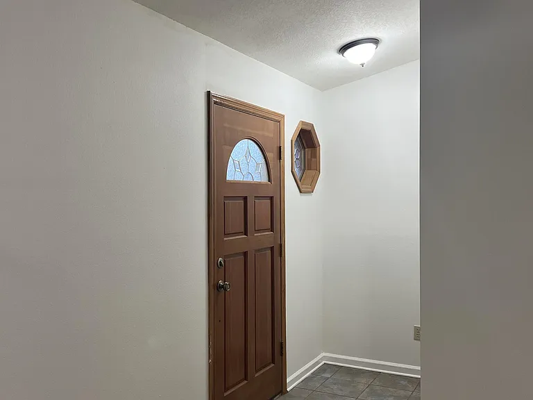 2733 Masterson Ln — Photo 2