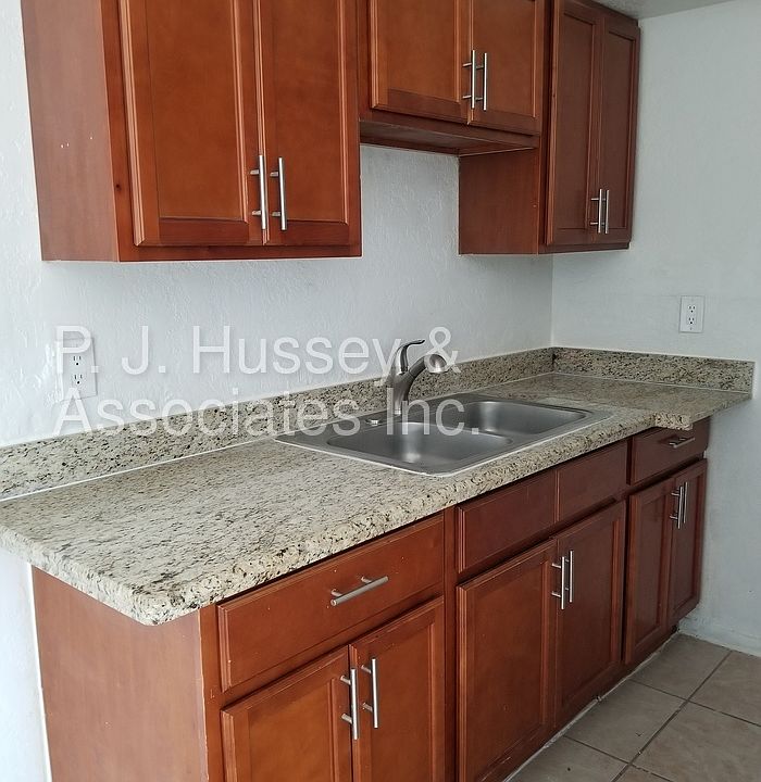 1st image of 7501 W Glenn Dr
