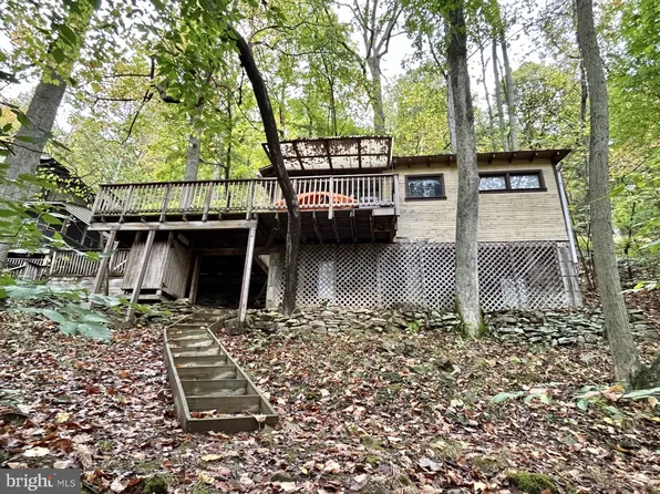 807 E Lakeview Rd, Confluence, PA 15424