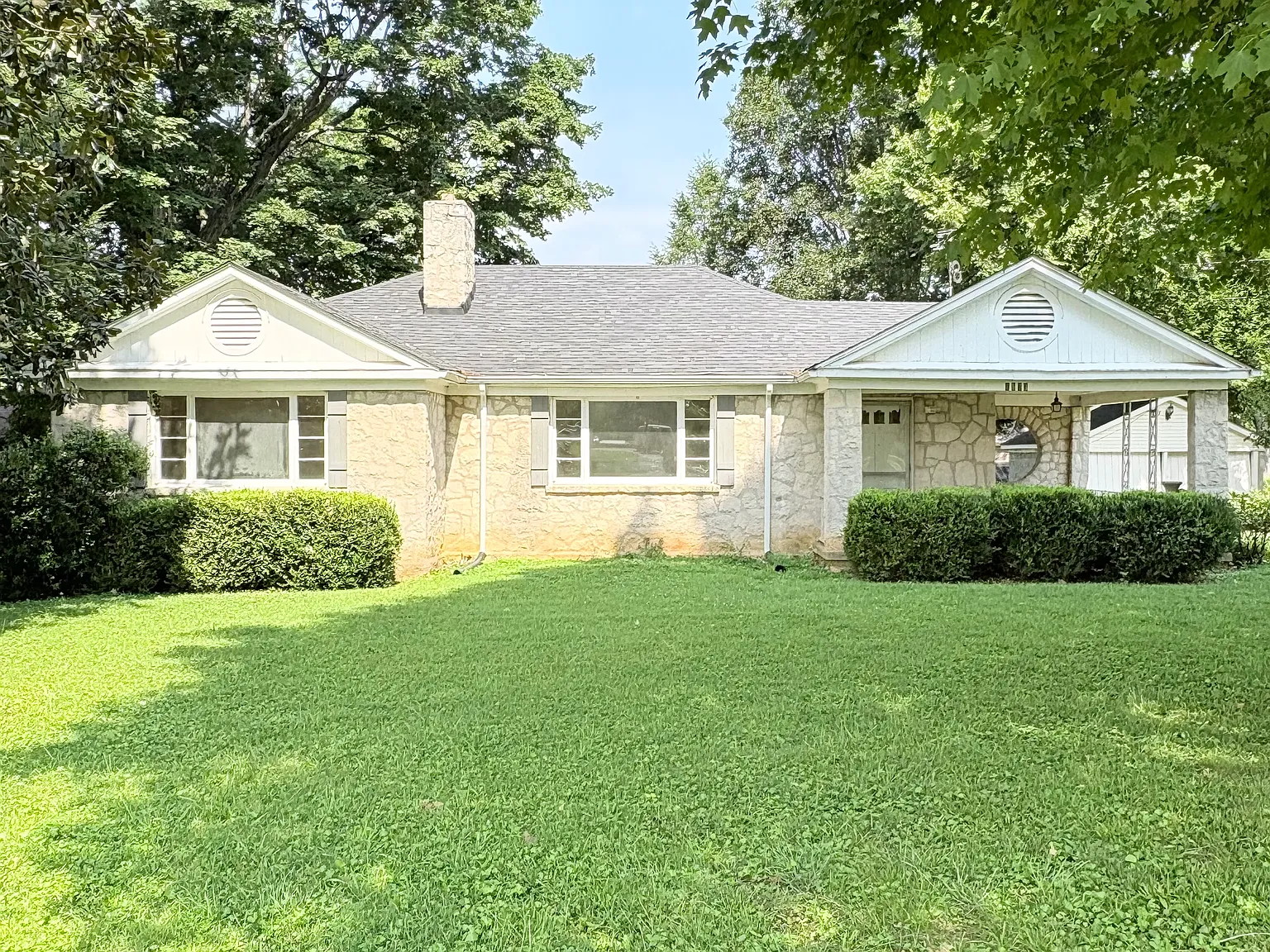 3 bed, 1421 sqft, $1,495 — Photo 1
