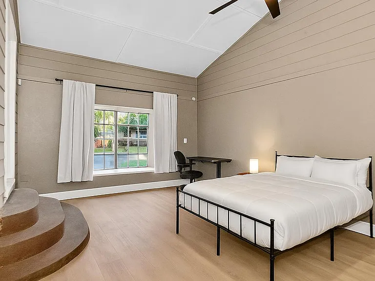 Mason Ave — Photo 1
