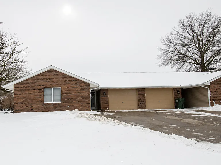 116 Pierre Pl — Photo 2
