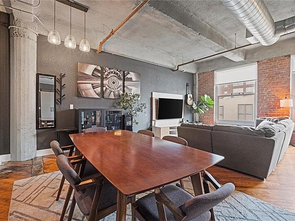 3rd image of 2029 Wyandotte St APT 310