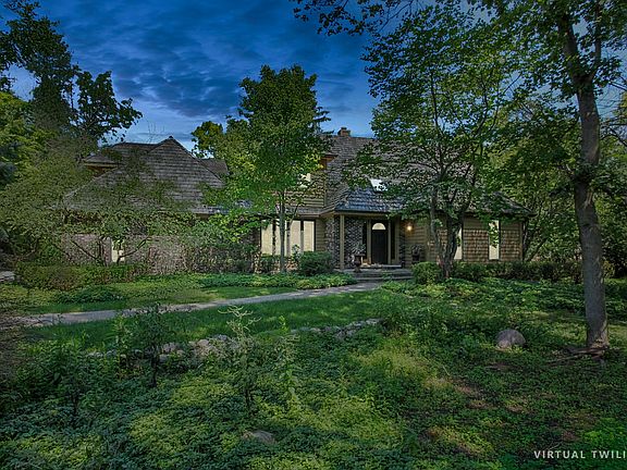2nd image of 8 Baneberry Ln