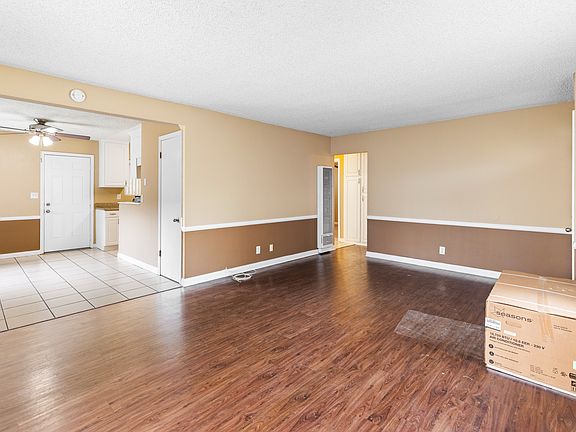 5th image of 15431 Van Buren St #15439