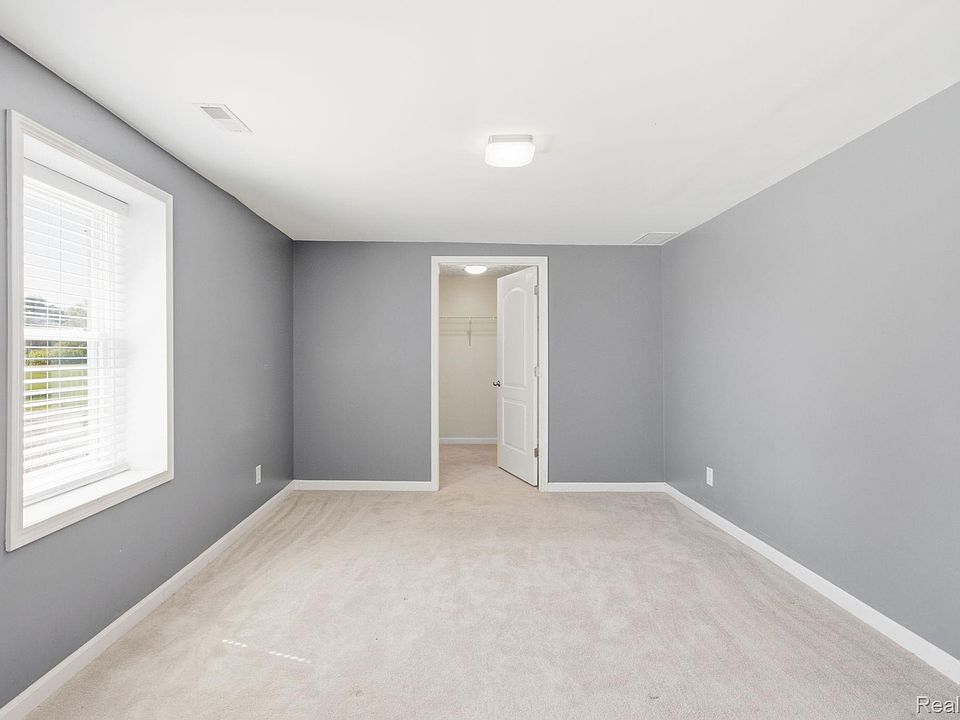 3246 Keewahdin Rd, photo 16