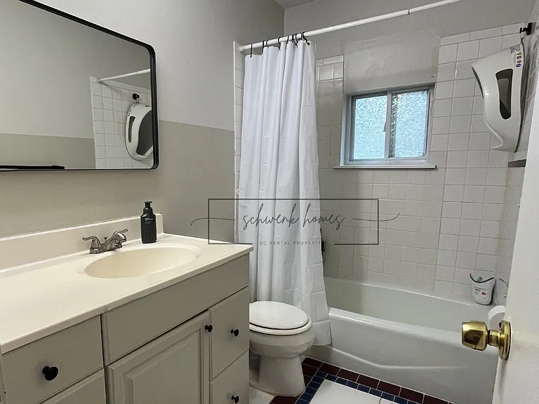 Second Bathroom with Tub/Shower