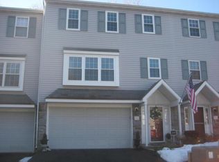 208 Top Land Dr, Lancaster, PA