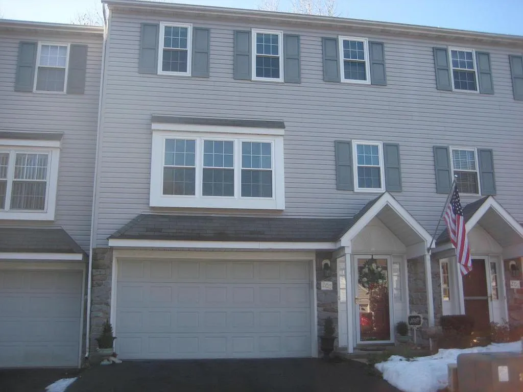 208 Top Land Dr photo 1