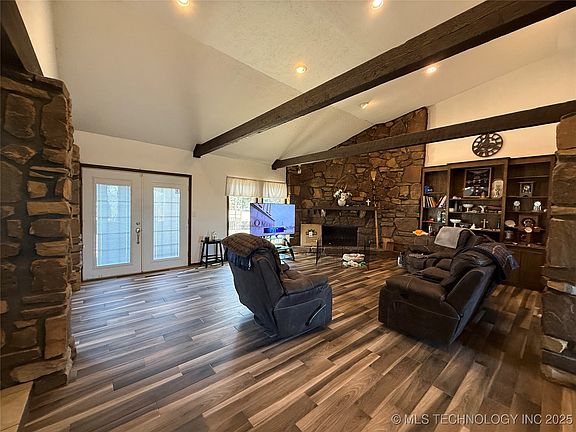 4th image of 2530 E Meadowood Dr