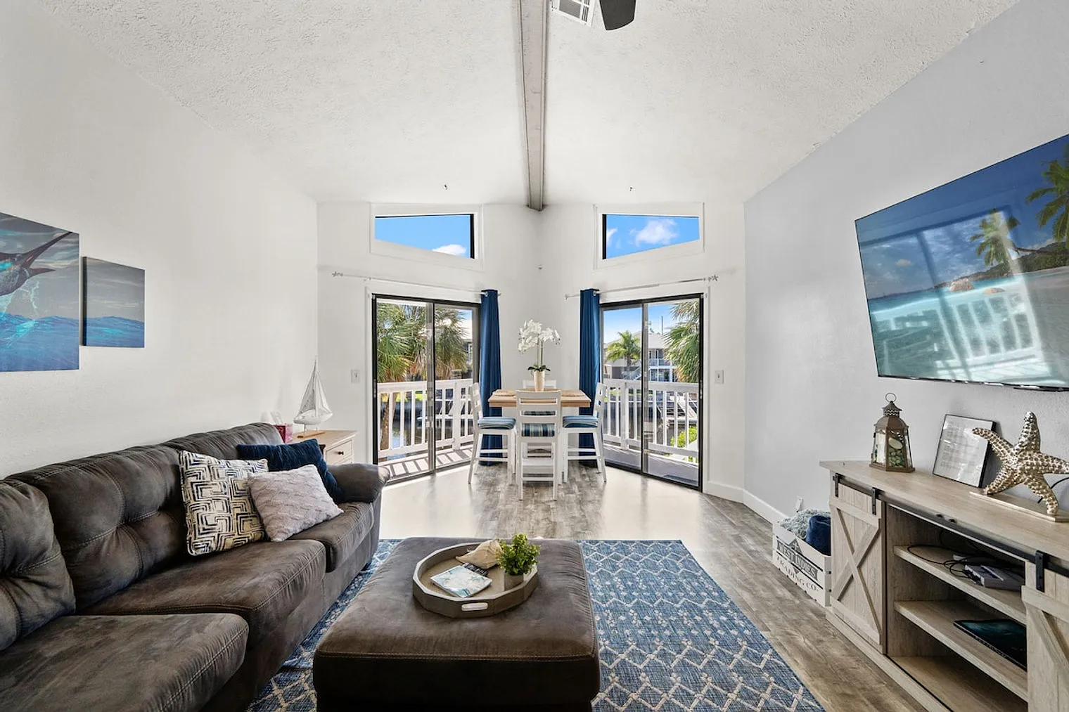 4 bed, 3.0 bath, $4,096 — Photo 1