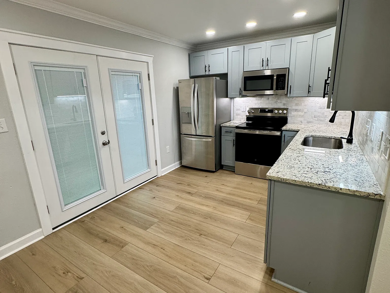 2 bed, 1.5 bath, 1068 sqft, $1,375 — Photo 2