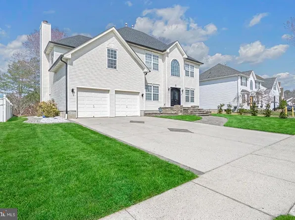 11 Chancellor Park Dr, Mays Landing, NJ 08330