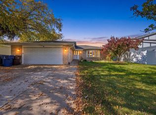 15606 Vista Dr, Oak Forest, IL 60452