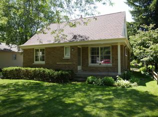 6151 N Apple Blossom Ln, Glendale, WI 53217
