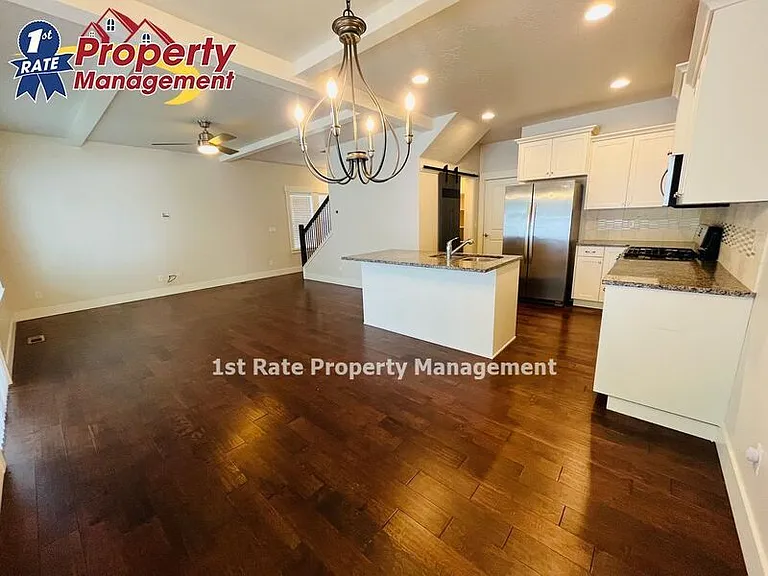 431 S Academy Ln — Photo 4