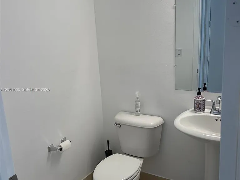 747 NE 193rd St — Photo 13